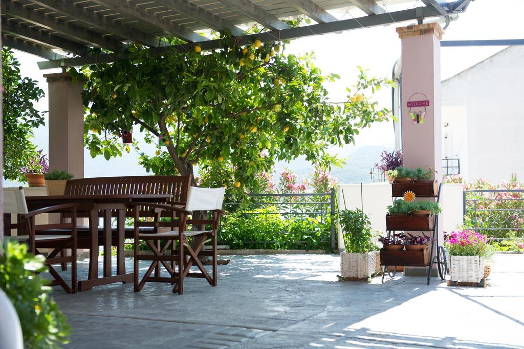 Mirella Studios Λουτρά Ωραίας Ελένης Εξωτερικό φωτογραφία